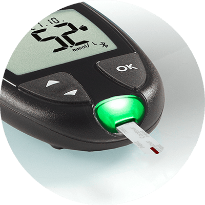 Mjerač glukoze u krvi koji prikazuje smartLIGHT